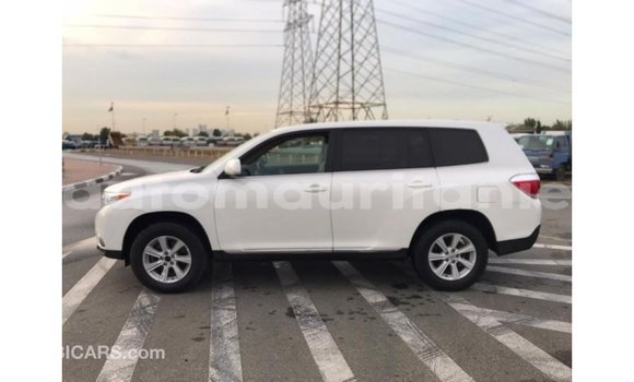 Acheter Import Voiture Toyota Highlander Blanc à Import - Dubai, Adrar Acheter Import Voiture Toyota Highlander Blanc à Import - Dubai, Adrar