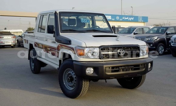 Buy Import Toyota Land Cruiser White Car in Import - Dubai in Adrar Buy Import Toyota Land Cruiser White Car in Import - Dubai in Adrar