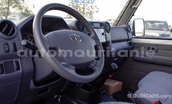 Buy Import Toyota Land Cruiser White Car in Import - Dubai in Adrar Buy Import Toyota Land Cruiser White Car in Import - Dubai in Adrar