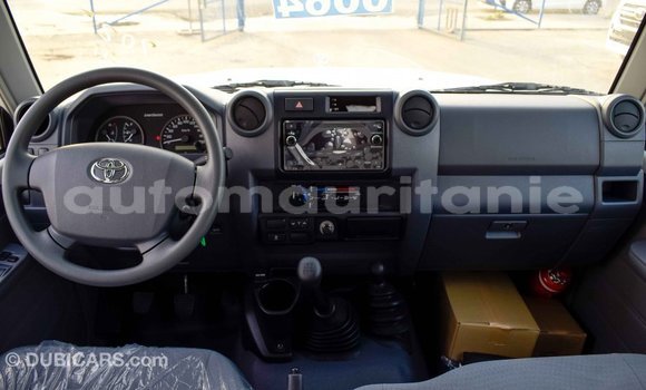 Buy Import Toyota Land Cruiser White Car in Import - Dubai in Adrar Buy Import Toyota Land Cruiser White Car in Import - Dubai in Adrar