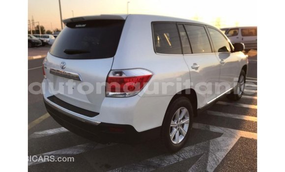 Acheter Import Voiture Toyota Highlander Blanc à Import - Dubai, Adrar Acheter Import Voiture Toyota Highlander Blanc à Import - Dubai, Adrar