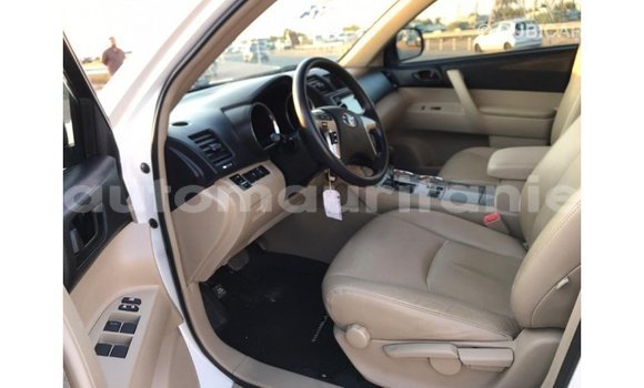 Acheter Import Voiture Toyota Highlander Blanc à Import - Dubai, Adrar Acheter Import Voiture Toyota Highlander Blanc à Import - Dubai, Adrar