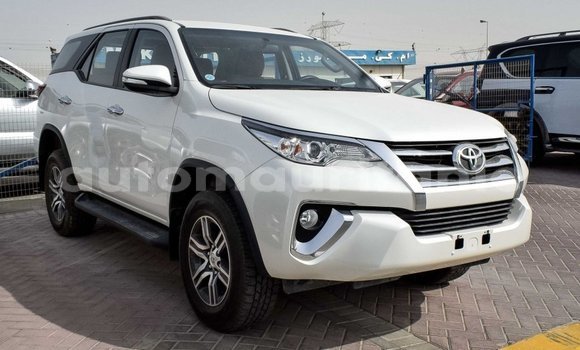 Acheter Import Voiture Toyota Fortuner Blanc à Import - Dubai, Adrar Acheter Import Voiture Toyota Fortuner Blanc à Import - Dubai, Adrar