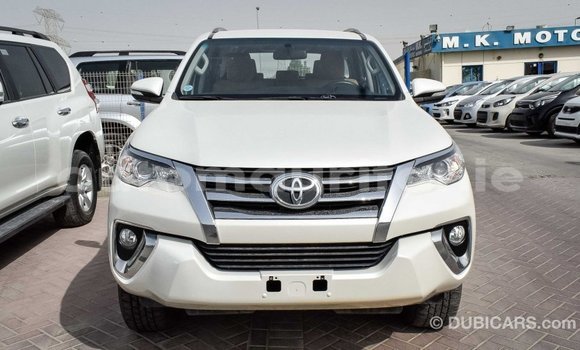 Acheter Import Voiture Toyota Fortuner Blanc à Import - Dubai, Adrar Acheter Import Voiture Toyota Fortuner Blanc à Import - Dubai, Adrar