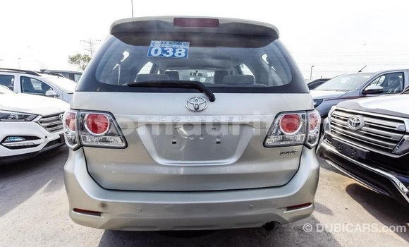 Acheter Import Voiture Toyota Fortuner Autre à Import - Dubai, Adrar Acheter Import Voiture Toyota Fortuner Autre à Import - Dubai, Adrar
