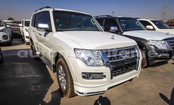 Acheter Import Voiture Mitsubishi Pajero Blanc à Import - Dubai, Adrar Acheter Import Voiture Mitsubishi Pajero Blanc à Import - Dubai, Adrar