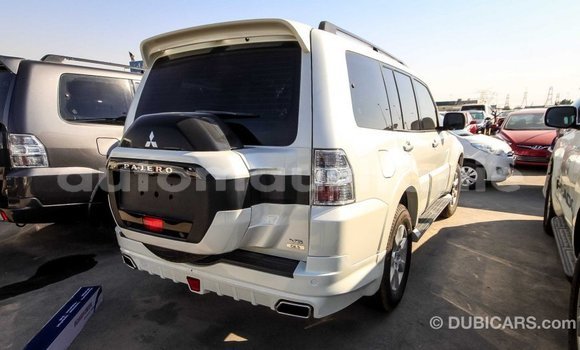 Acheter Import Voiture Mitsubishi Pajero Blanc à Import - Dubai, Adrar Acheter Import Voiture Mitsubishi Pajero Blanc à Import - Dubai, Adrar