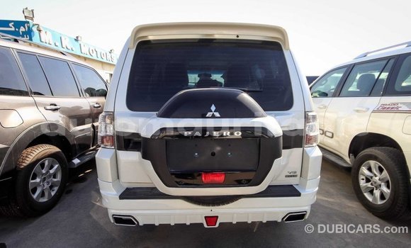 Acheter Import Voiture Mitsubishi Pajero Blanc à Import - Dubai, Adrar Acheter Import Voiture Mitsubishi Pajero Blanc à Import - Dubai, Adrar