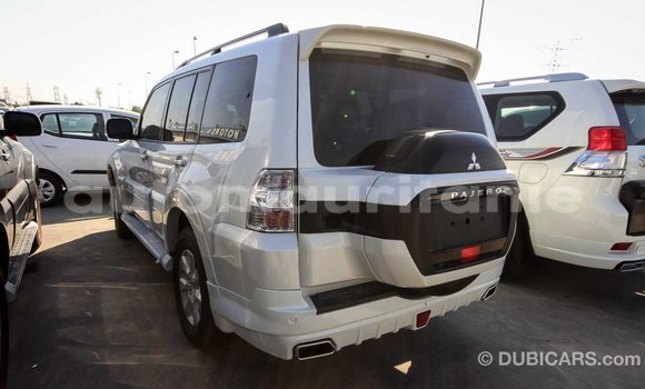 Acheter Import Voiture Mitsubishi Pajero Blanc à Import - Dubai, Adrar Acheter Import Voiture Mitsubishi Pajero Blanc à Import - Dubai, Adrar