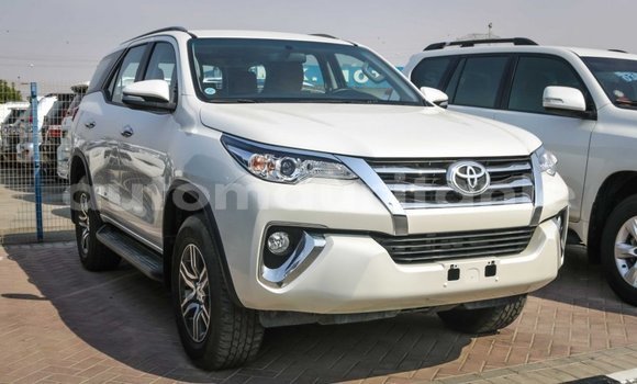 Acheter Import Voiture Toyota Fortuner Blanc à Import - Dubai, Adrar Acheter Import Voiture Toyota Fortuner Blanc à Import - Dubai, Adrar