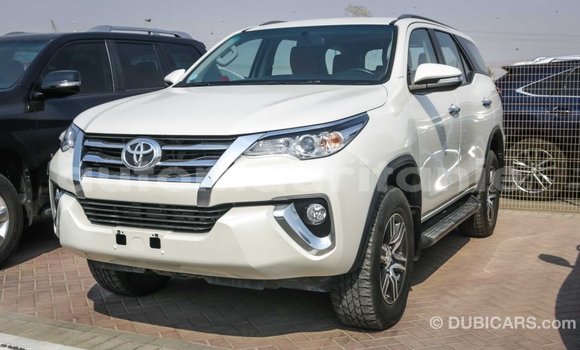 Acheter Import Voiture Toyota Fortuner Blanc à Import - Dubai, Adrar Acheter Import Voiture Toyota Fortuner Blanc à Import - Dubai, Adrar
