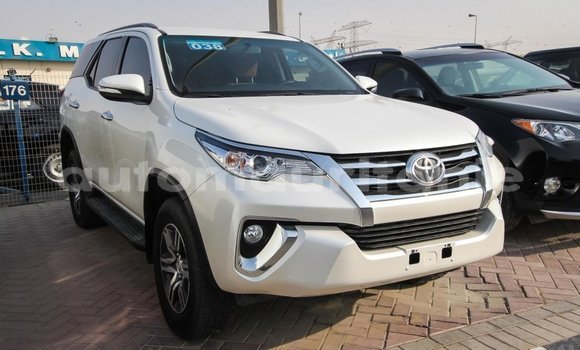 Acheter Import Voiture Toyota Fortuner Blanc à Import - Dubai, Adrar Acheter Import Voiture Toyota Fortuner Blanc à Import - Dubai, Adrar
