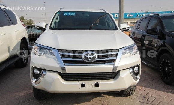 Acheter Import Voiture Toyota Fortuner Blanc à Import - Dubai, Adrar Acheter Import Voiture Toyota Fortuner Blanc à Import - Dubai, Adrar