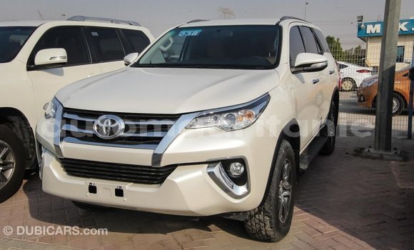 Acheter Import Voiture Toyota Fortuner Blanc à Import - Dubai, Adrar Acheter Import Voiture Toyota Fortuner Blanc à Import - Dubai, Adrar