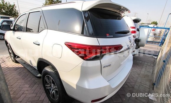 Acheter Import Voiture Toyota Fortuner Blanc à Import - Dubai, Adrar Acheter Import Voiture Toyota Fortuner Blanc à Import - Dubai, Adrar
