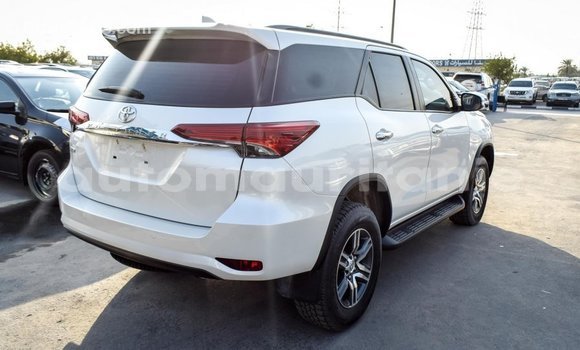 Acheter Import Voiture Toyota Fortuner Blanc à Import - Dubai, Adrar Acheter Import Voiture Toyota Fortuner Blanc à Import - Dubai, Adrar