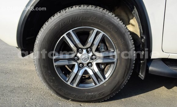 Acheter Import Voiture Toyota Fortuner Blanc à Import - Dubai, Adrar Acheter Import Voiture Toyota Fortuner Blanc à Import - Dubai, Adrar