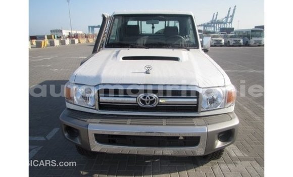Buy Import Toyota Land Cruiser White Car in Import - Dubai in Adrar Buy Import Toyota Land Cruiser White Car in Import - Dubai in Adrar