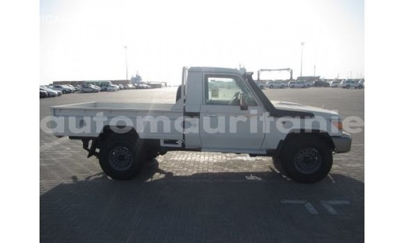 Buy Import Toyota Land Cruiser White Car in Import - Dubai in Adrar Buy Import Toyota Land Cruiser White Car in Import - Dubai in Adrar
