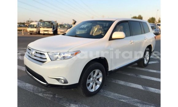 Acheter Import Voiture Toyota Highlander Blanc à Import - Dubai, Adrar Acheter Import Voiture Toyota Highlander Blanc à Import - Dubai, Adrar