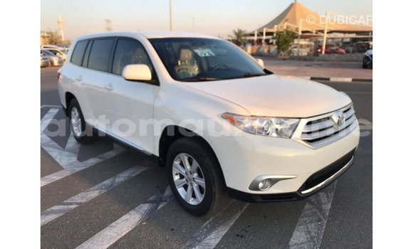 Acheter Import Voiture Toyota Highlander Blanc à Import - Dubai, Adrar Acheter Import Voiture Toyota Highlander Blanc à Import - Dubai, Adrar