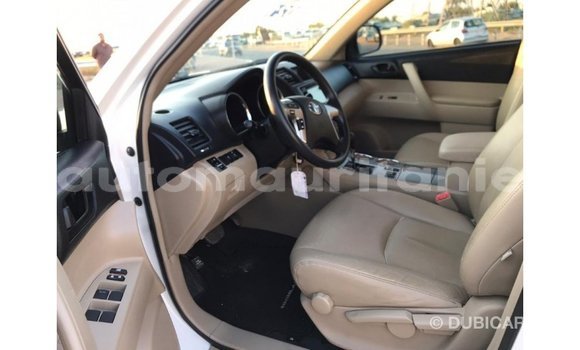 Acheter Import Voiture Toyota Highlander Blanc à Import - Dubai, Adrar Acheter Import Voiture Toyota Highlander Blanc à Import - Dubai, Adrar