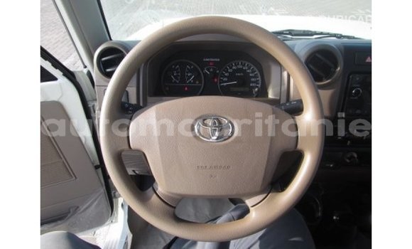 Buy Import Toyota Land Cruiser White Car in Import - Dubai in Adrar Buy Import Toyota Land Cruiser White Car in Import - Dubai in Adrar