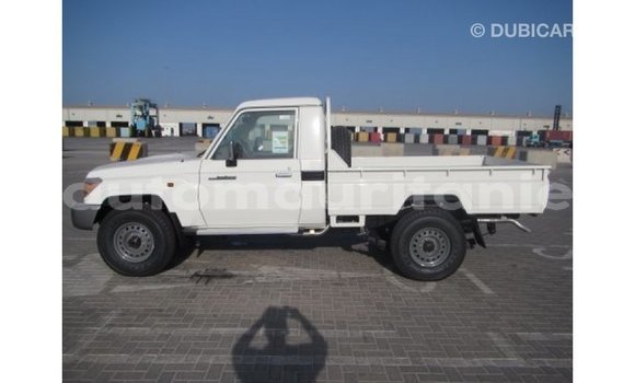 Buy Import Toyota Land Cruiser White Car in Import - Dubai in Adrar Buy Import Toyota Land Cruiser White Car in Import - Dubai in Adrar