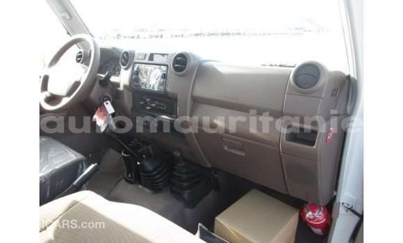 Buy Import Toyota Land Cruiser White Car in Import - Dubai in Adrar Buy Import Toyota Land Cruiser White Car in Import - Dubai in Adrar