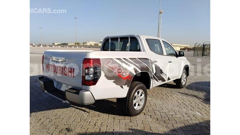 Big with watermark mitsubishi l200 adrar import dubai 1826