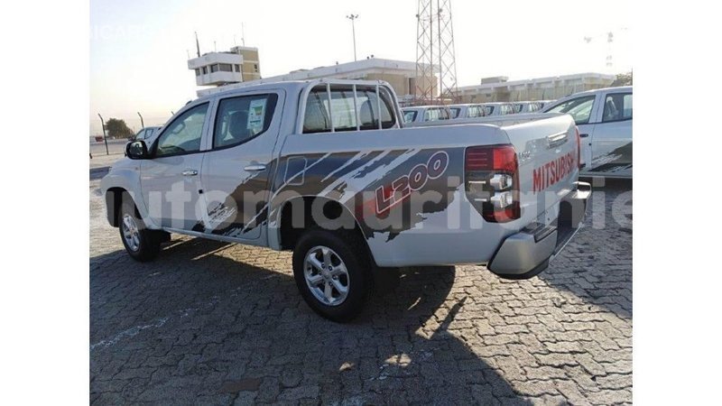 Big with watermark mitsubishi l200 adrar import dubai 1826