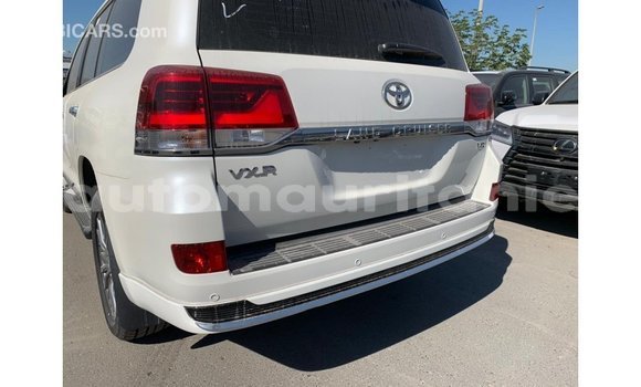 Buy Import Toyota Land Cruiser White Car in Import - Dubai in Adrar Buy Import Toyota Land Cruiser White Car in Import - Dubai in Adrar