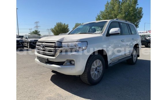 Buy Import Toyota Land Cruiser White Car in Import - Dubai in Adrar Buy Import Toyota Land Cruiser White Car in Import - Dubai in Adrar