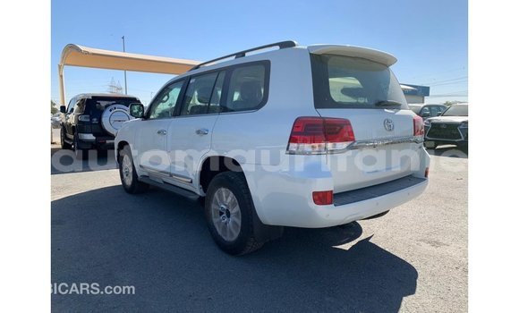 Buy Import Toyota Land Cruiser White Car in Import - Dubai in Adrar Buy Import Toyota Land Cruiser White Car in Import - Dubai in Adrar