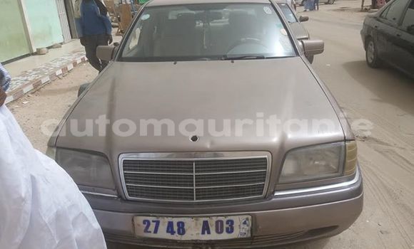 Acheter Occasion Voiture Mercedes-Benz C–Class Beige à Nouakchott, Nouakchott Ouest
