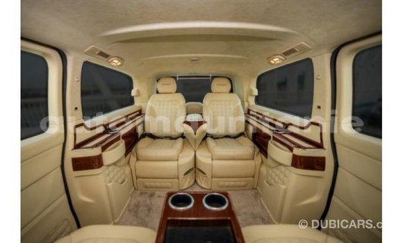 Acheter Import Voiture Mercedes-Benz 190 (W201) Noir à Import - Dubai, Adrar