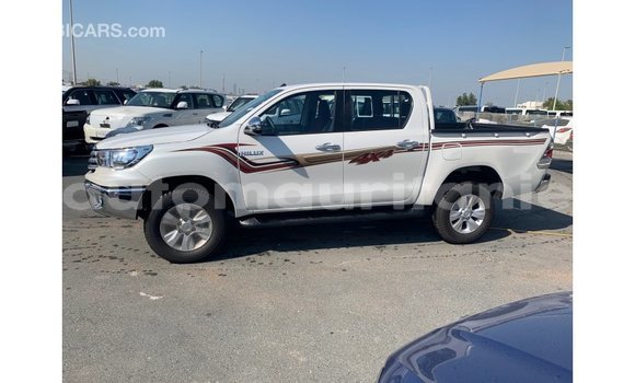 Acheter Import Voiture Toyota Hilux Blanc à Import - Dubai, Adrar Acheter Import Voiture Toyota Hilux Blanc à Import - Dubai, Adrar