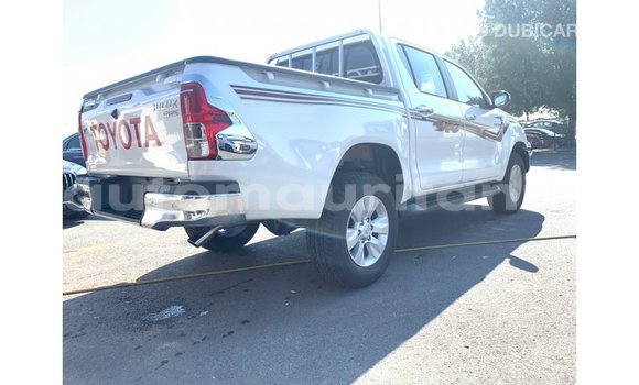 Acheter Import Voiture Toyota Hilux Blanc à Import - Dubai, Adrar Acheter Import Voiture Toyota Hilux Blanc à Import - Dubai, Adrar