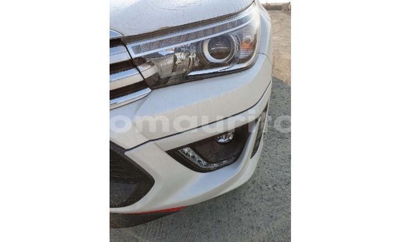 Buy Import Toyota Hilux White Car in Import - Dubai in Adrar Buy Import Toyota Hilux White Car in Import - Dubai in Adrar
