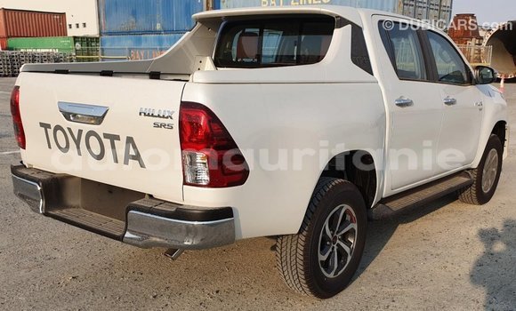 Buy Import Toyota Hilux White Car in Import - Dubai in Adrar Buy Import Toyota Hilux White Car in Import - Dubai in Adrar