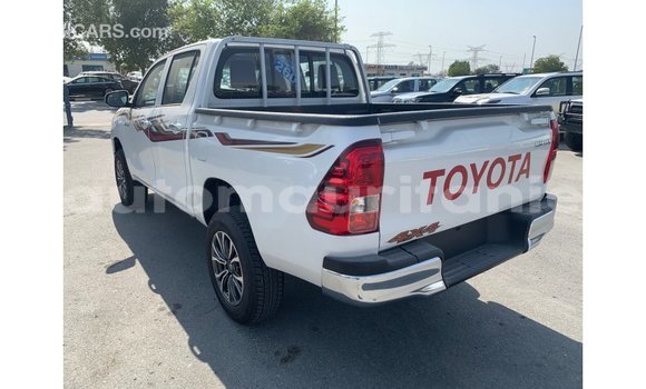 Acheter Import Voiture Toyota Hilux Blanc à Import - Dubai, Adrar Acheter Import Voiture Toyota Hilux Blanc à Import - Dubai, Adrar