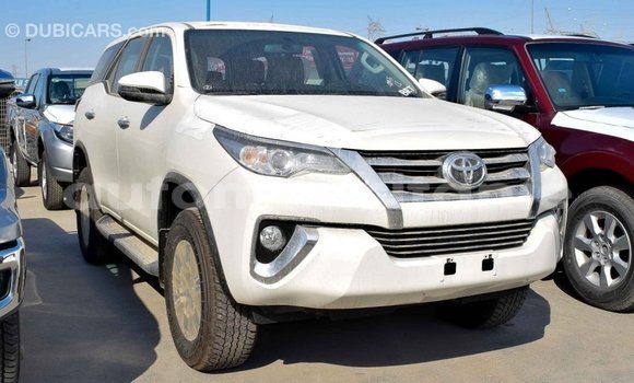 Acheter Import Voiture Toyota Fortuner Blanc à Import - Dubai, Adrar Acheter Import Voiture Toyota Fortuner Blanc à Import - Dubai, Adrar