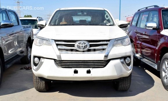Acheter Import Voiture Toyota Fortuner Blanc à Import - Dubai, Adrar Acheter Import Voiture Toyota Fortuner Blanc à Import - Dubai, Adrar