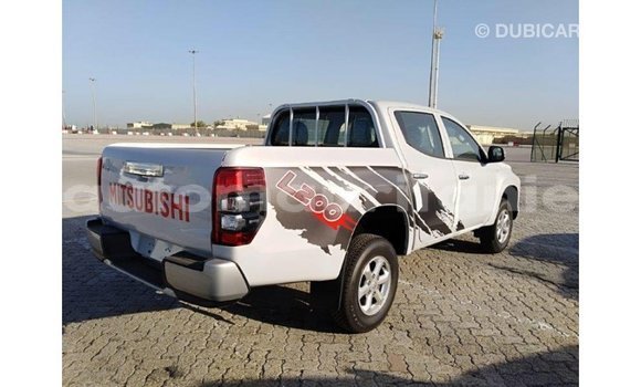 Acheter Import Voiture Mitsubishi L200 Blanc à Import - Dubai, Adrar Acheter Import Voiture Mitsubishi L200 Blanc à Import - Dubai, Adrar
