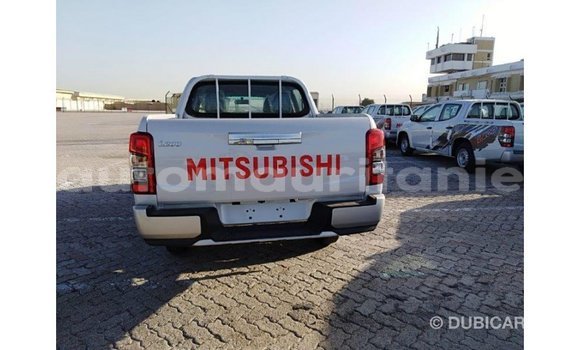 Acheter Import Voiture Mitsubishi L200 Blanc à Import - Dubai, Adrar Acheter Import Voiture Mitsubishi L200 Blanc à Import - Dubai, Adrar