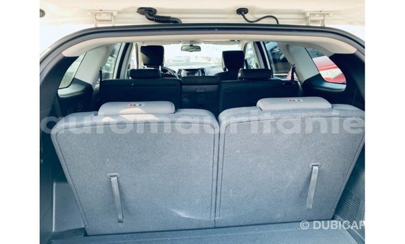 Acheter Import Voiture Hyundai Santa Fe Blanc à Import - Dubai, Adrar Acheter Import Voiture Hyundai Santa Fe Blanc à Import - Dubai, Adrar