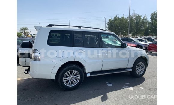 Acheter Import Voiture Mitsubishi Pajero Blanc à Import - Dubai, Adrar Acheter Import Voiture Mitsubishi Pajero Blanc à Import - Dubai, Adrar
