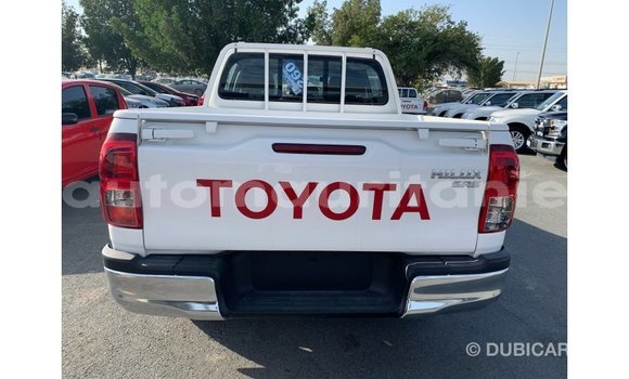 Acheter Import Voiture Toyota Hilux Blanc à Import - Dubai, Adrar Acheter Import Voiture Toyota Hilux Blanc à Import - Dubai, Adrar