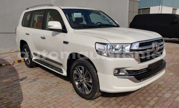 Buy Import Toyota Land Cruiser White Car in Import - Dubai in Adrar Buy Import Toyota Land Cruiser White Car in Import - Dubai in Adrar
