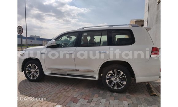 Buy Import Toyota Land Cruiser White Car in Import - Dubai in Adrar Buy Import Toyota Land Cruiser White Car in Import - Dubai in Adrar